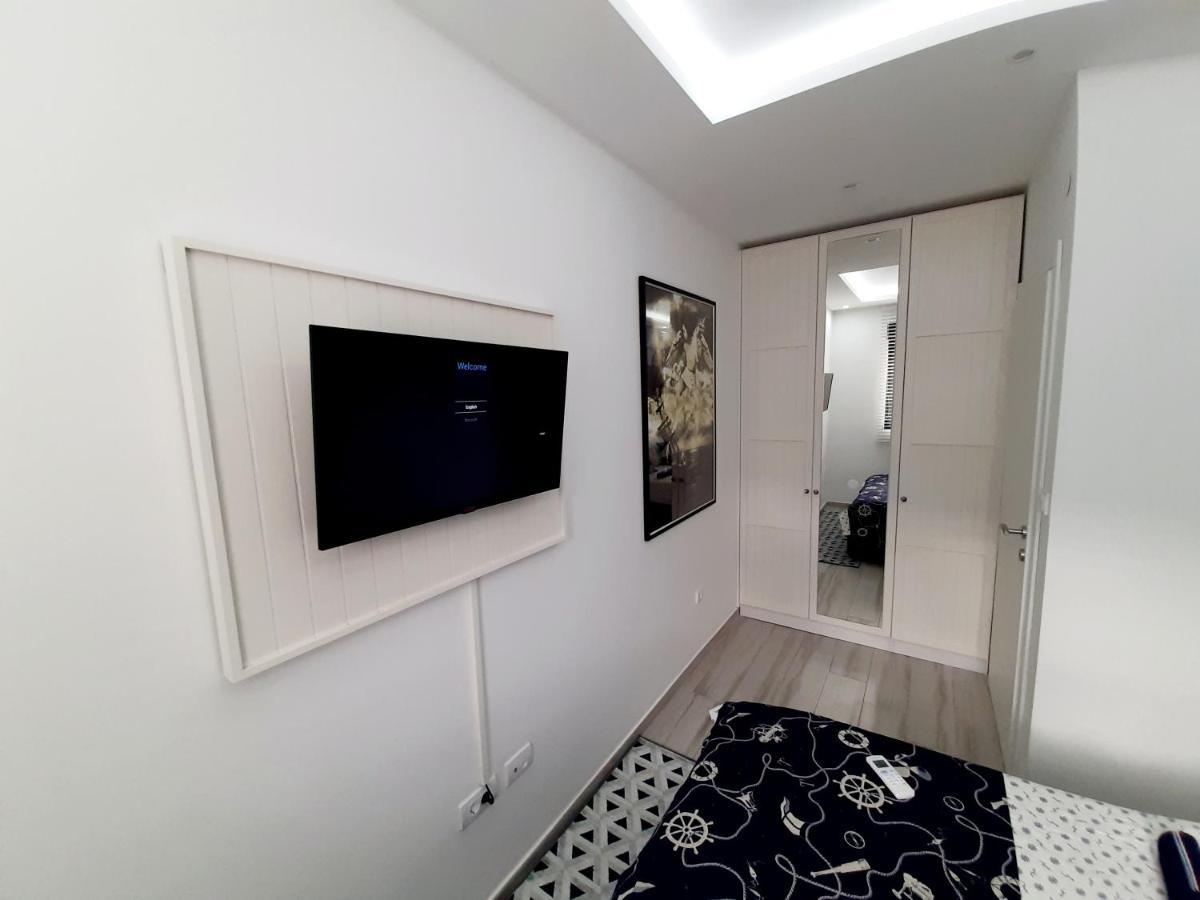 Maritimo Di Cattaro****Lux Apartment With Garage Bagian luar foto