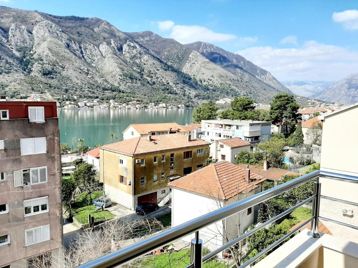 Maritimo Di Cattaro****Lux Apartment With Garage Bagian luar foto