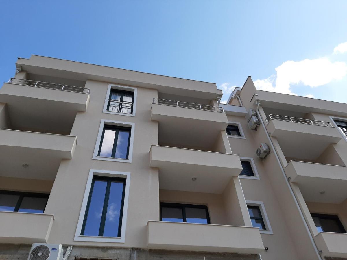 Maritimo Di Cattaro****Lux Apartment With Garage Bagian luar foto